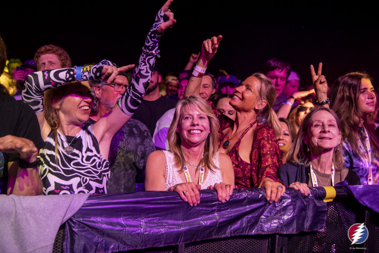 Dead & Co crowd