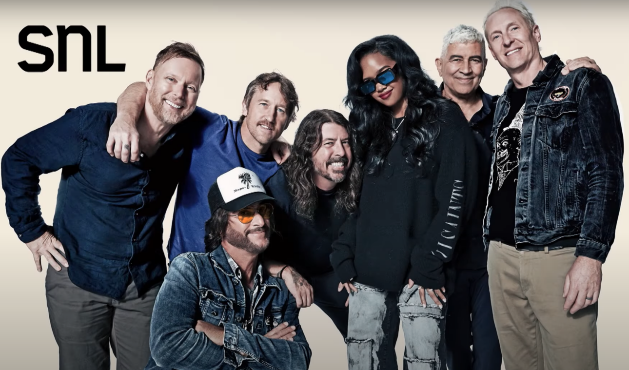 Foo Fighters H.E.R. For 'The Glass' On 'SNL'