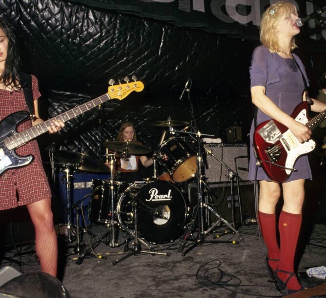 Hole in 1994. L-R: Kristen Pfaff, Patty Schemel (drums), Courtney Love, Eric Erlandson (Credit: Erica Echenberg/Redferns)