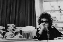 Bob Dylan at a press conference at The Savoy Hotel in London in 1966. (Credit: Fiona Adams/Redferns)