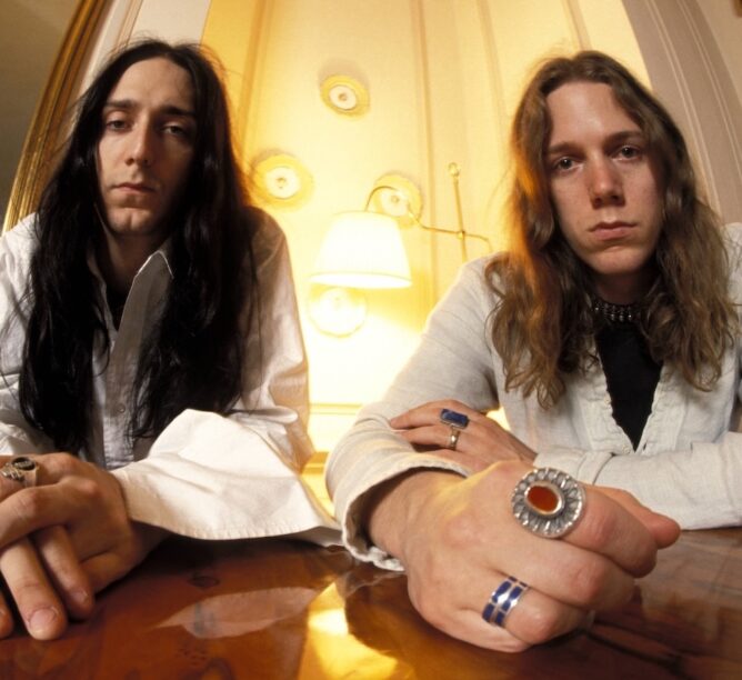 Chris and Rich Robinson from the Black Crowes. (Credit: Mick Hutson/Redferns)