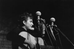 A young Bob Dylan performs at The Bitter End in 1961. (Credit: Sigmund Goode/Michael Ochs Archive/Getty Images)