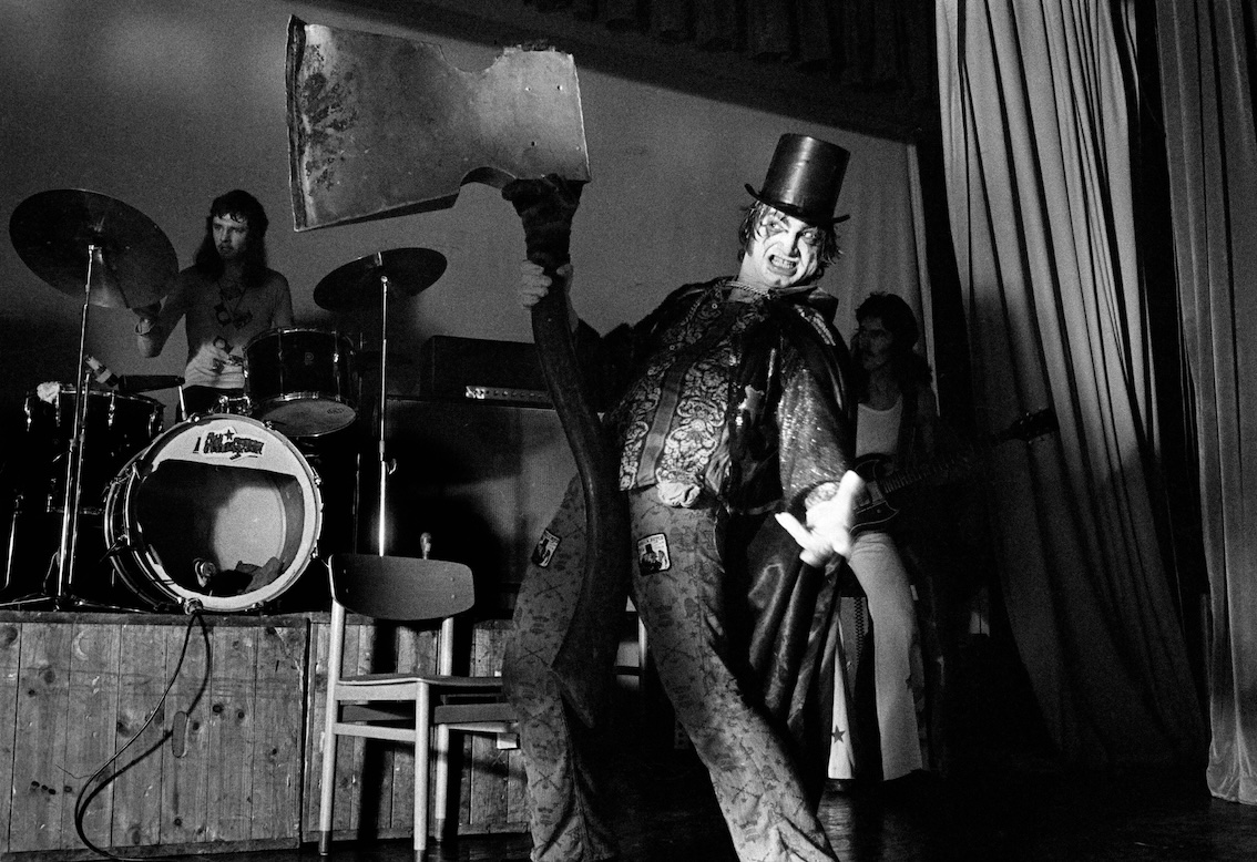 Screaming Lord Sutch during his Jack The Ripper show in 1974. (Credit: Jorgen Angel/Redferns)