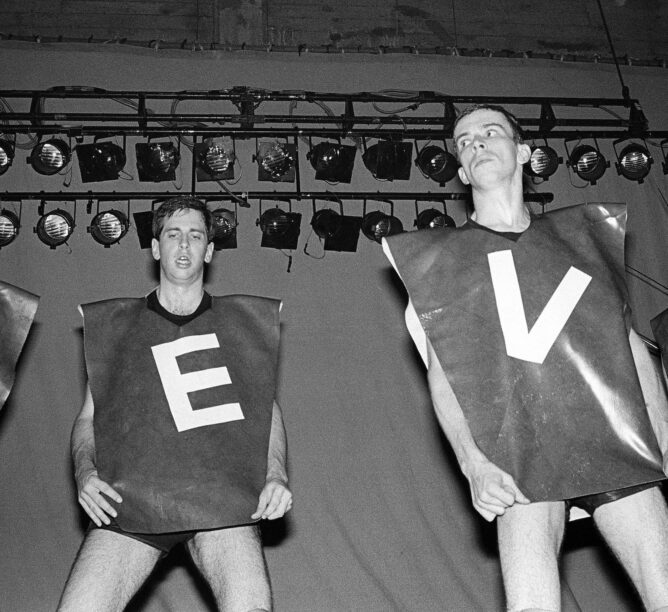 Devo performs at the Phoenix Theater in Petaluma, California, August 1980. (Credit: Ed Perlstein/Redferns/Getty Images)