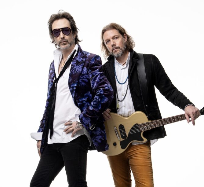 Chris and Rich Robinson (Credit: Ross Halfin)