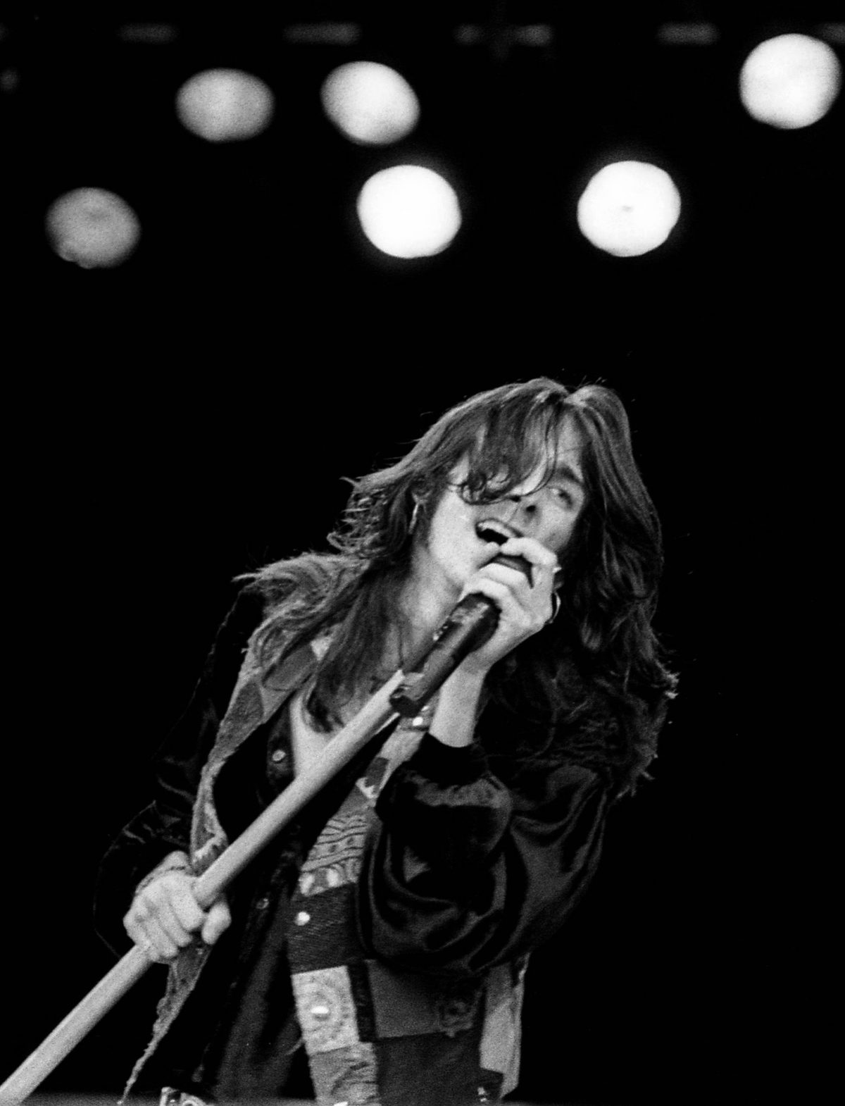 The Black Crowes perform on stage, Ireland, 1990. (Credit: Martyn Goodacre/Getty Images)