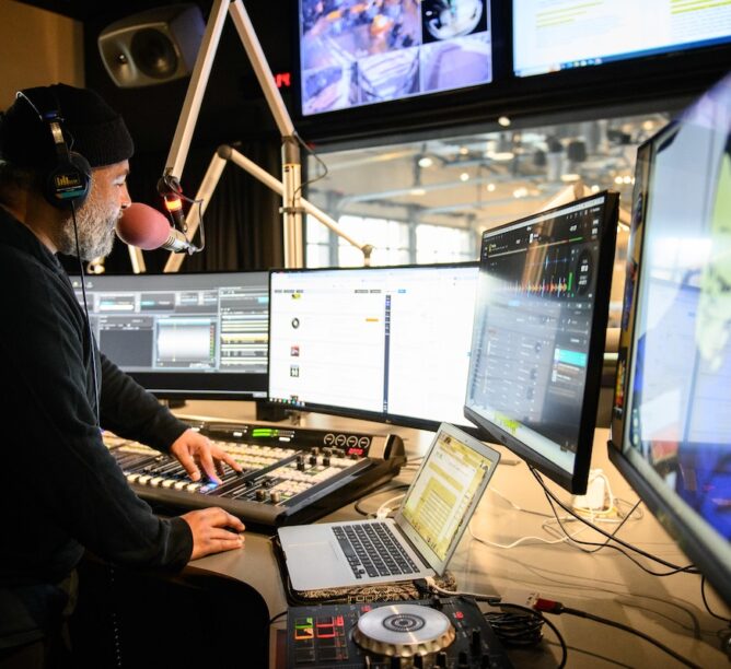 KEXP DJ Larry Mizell Jr. (Credit: Brady Harvey)