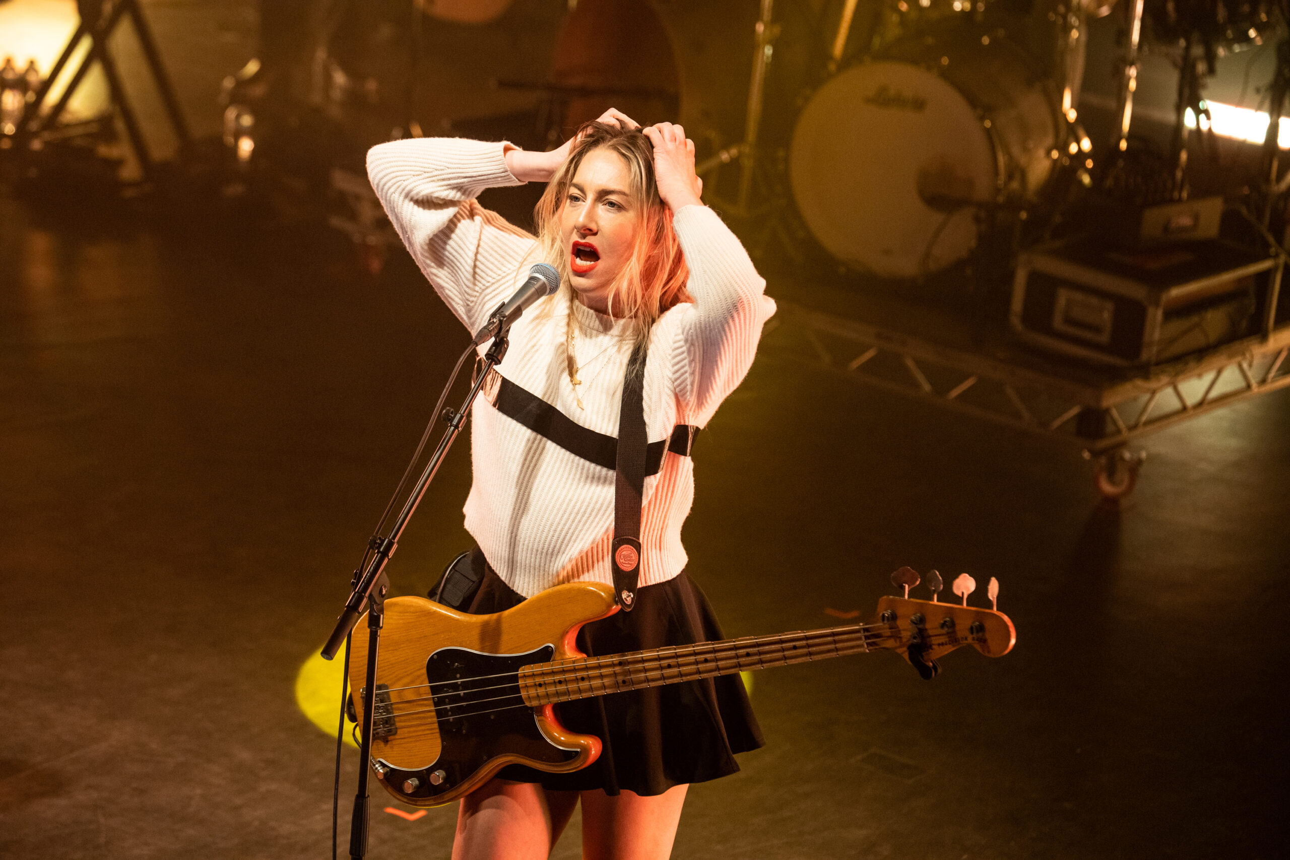 Este Haim Just Exposed Her Ex-Boyfriend in a Major Way