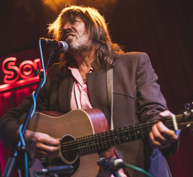 Evan Dando performs at El Sol on November 6, 2024 in Madrid, Spain. (Credit: Mariano Regidor/Redferns)