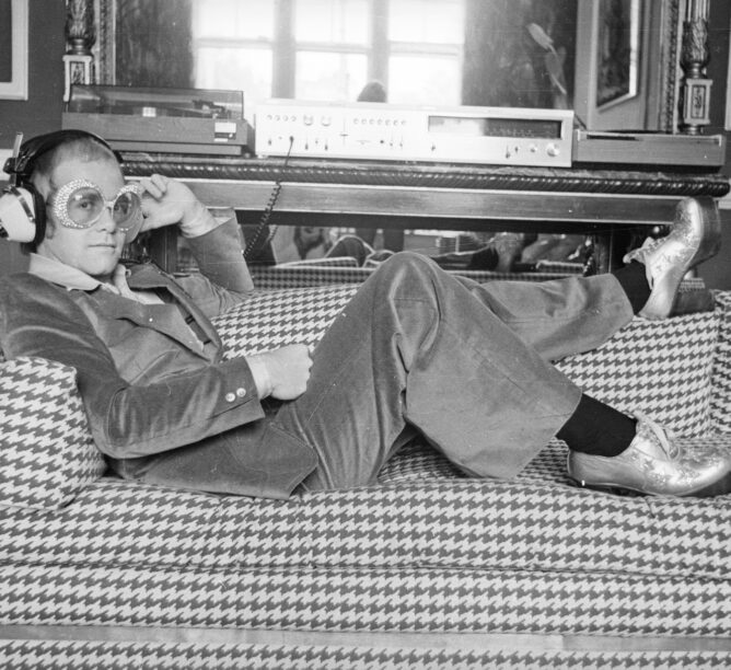 Elton John in 1974. (Credit: D. Morrison/Express/Getty Images)