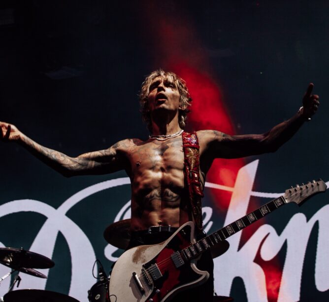 Justin Hawkins of the Darkness (Credit-Gareth Parke)