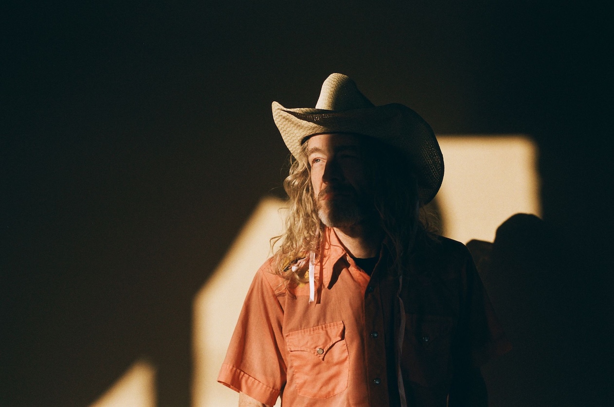 Alan Sparhawk Lets Go on ‘With Trampled By Turtles’
