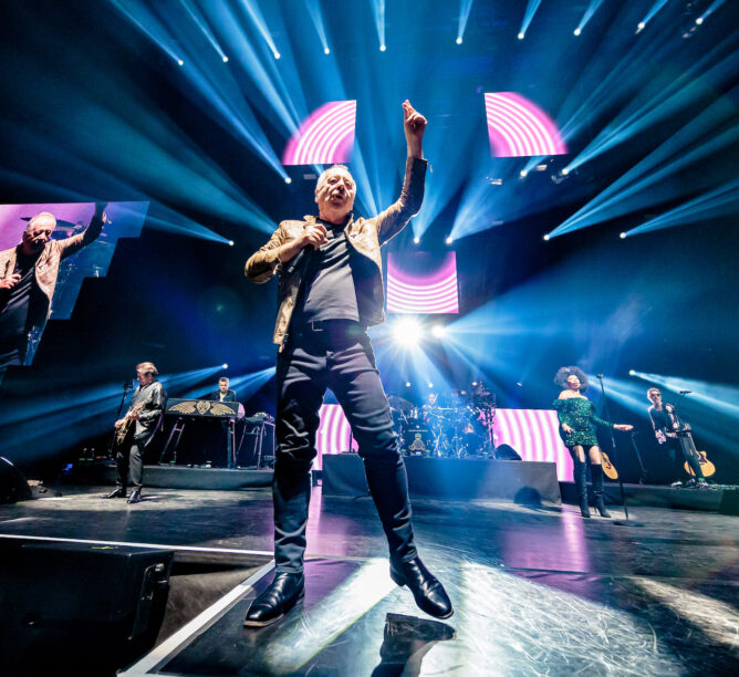 Simple Minds performs at Forum of Assago on April 20, 2024 in Milan, Italy. (Credit: Sergione Infuso/Corbis via Getty Images)