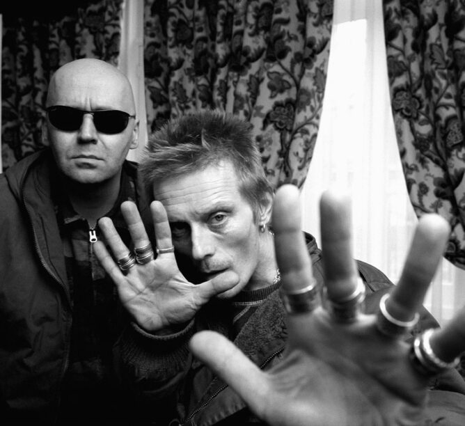 STEREO MC'S: Nick Hallam & Rob Birch in 2000. (Credit: Lex van Rossen/MAI/Redferns)