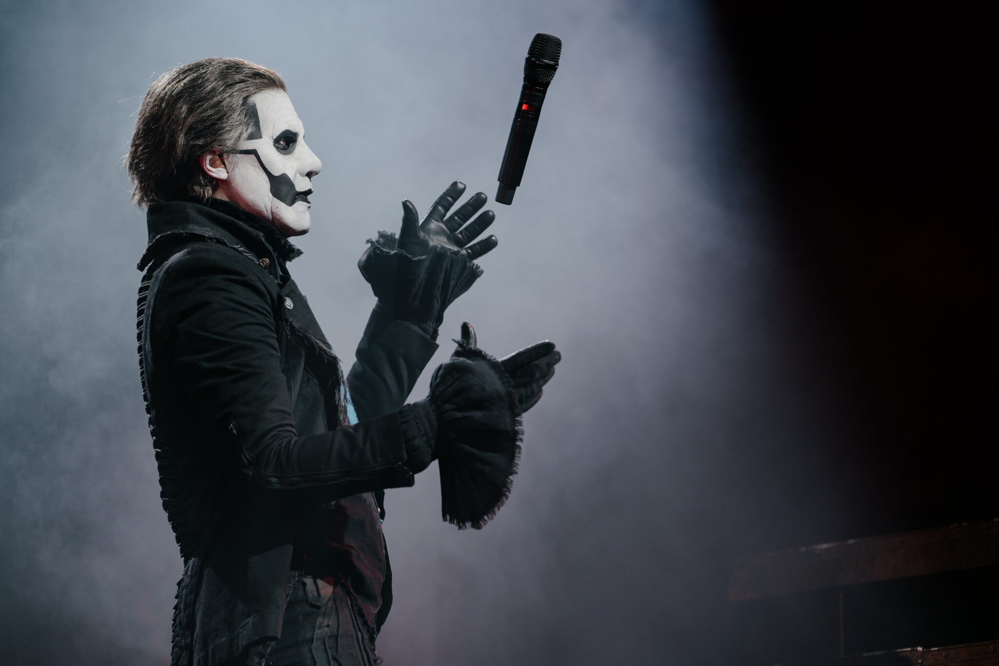 Ghost Smash Records With ‘SKELETÁ’ Debut
