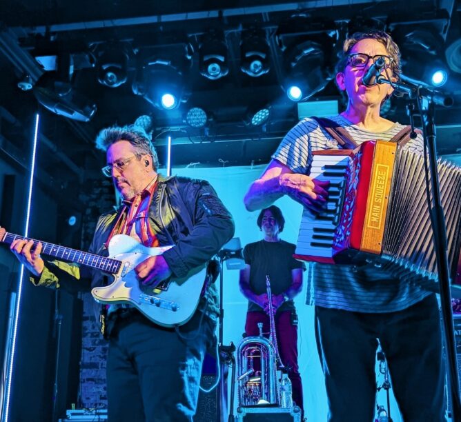 They Might Be Giants (Credit: Jon Uleis)