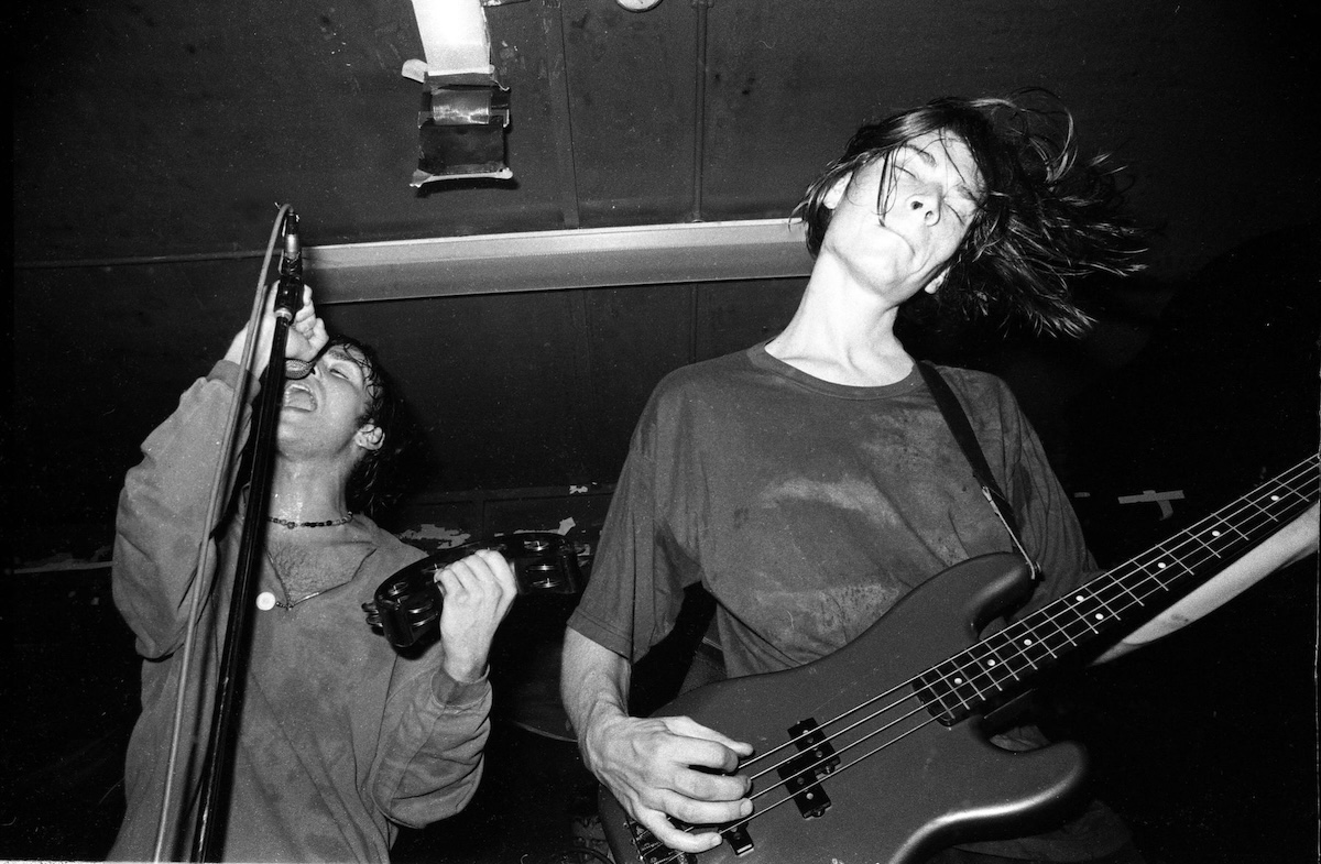 Damon Albarn and Alex James of Blur perform on stage in1990. (Credit: Martyn Goodacre/Getty Images)