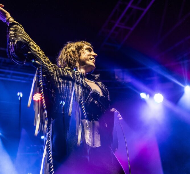 Luke Spiller of the Struts performs in 2024 in Milan, Italy. (Credit: Roberto Finizio/Getty Images)