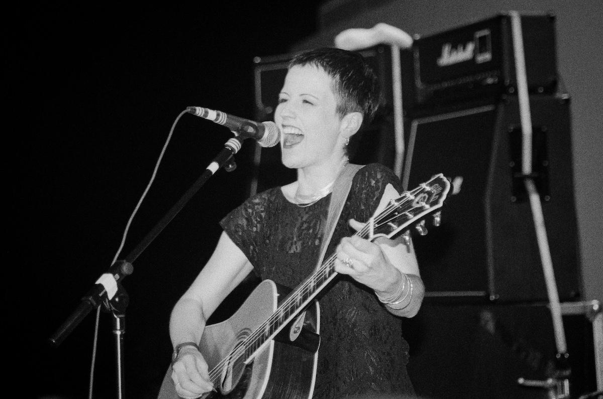 Dolores O'Riordan in 1993. (Credit: Anthony Pidgeon/Redferns)