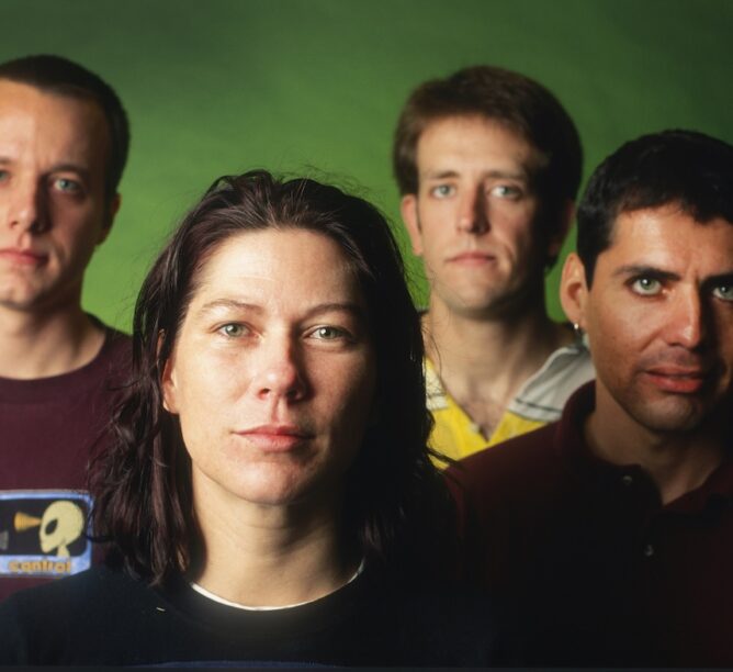 Kim Deal, Nate Farley, Luis Lerma, and Jim MacPherson of the Amps in 1995. (Credit: gie Knaeps/Getty Images)