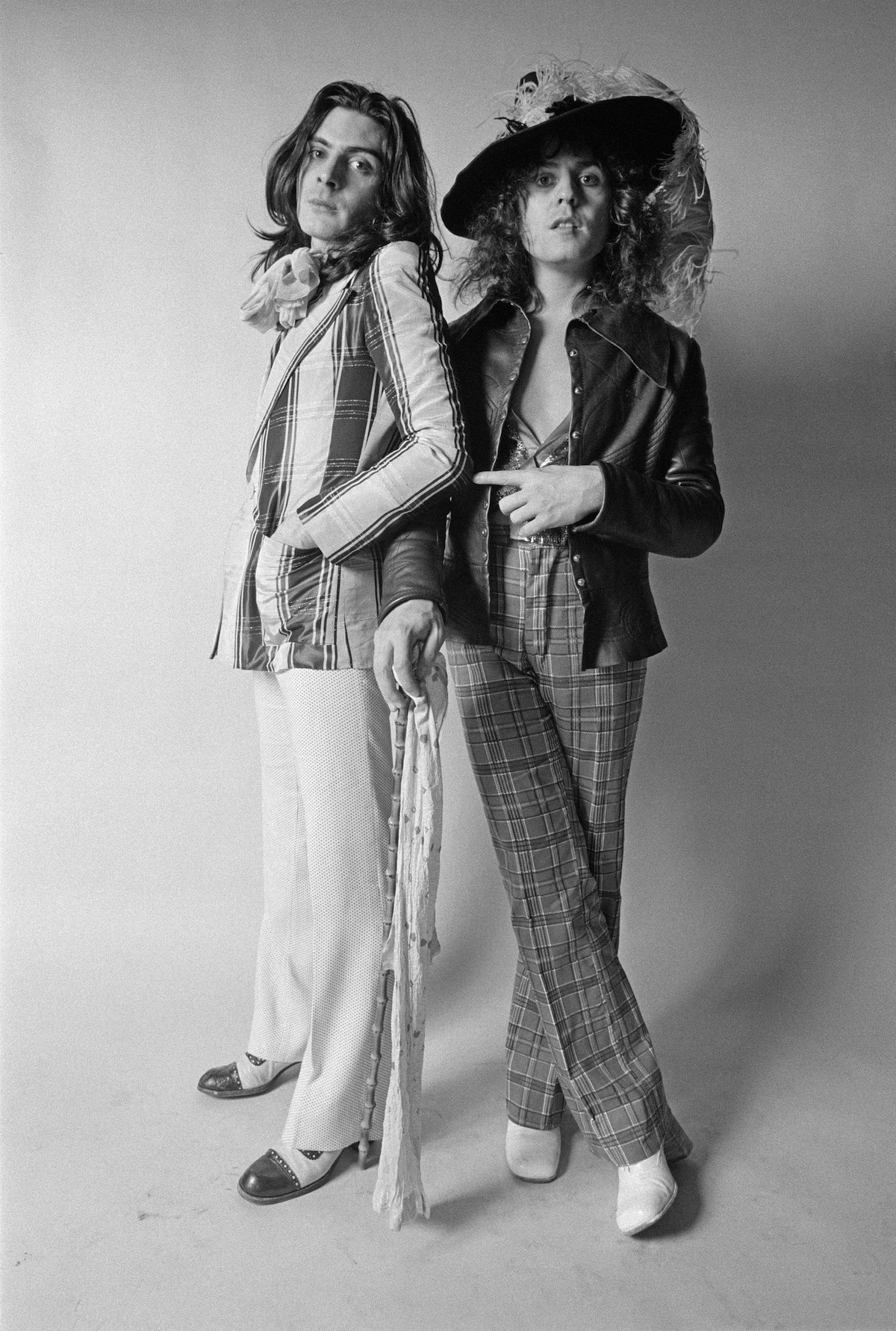T-Rex percussionist Mickey Finn and Marc Bolan in 1972. (Credit: Michael Putland/Getty Images)