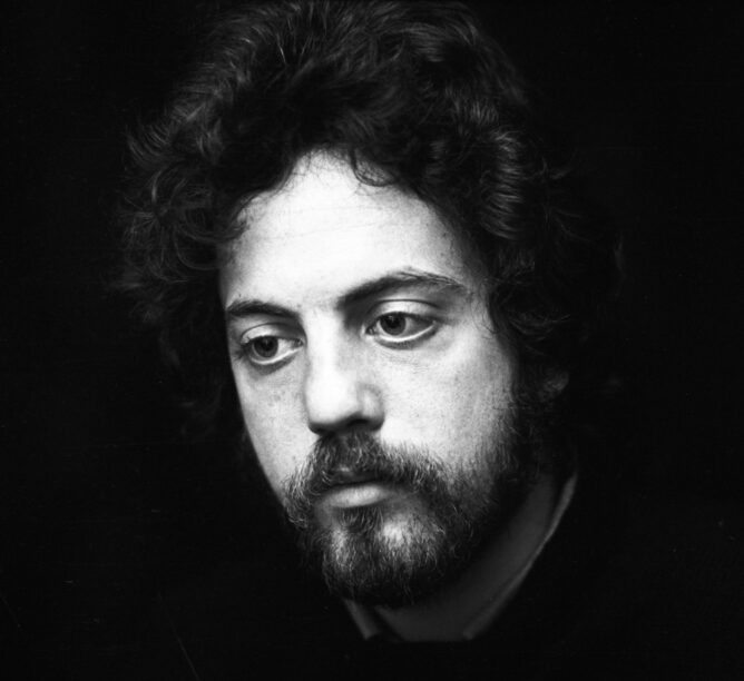 Billy Joel in 1976. (Credit: Gijsbert Hanekroot/Redferns)