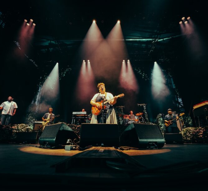 The Alabama Shakes reunite after an eight-year hiatus at Chicago’s Salt Shed Fairgrounds. (Credit: @jadeehlers247)