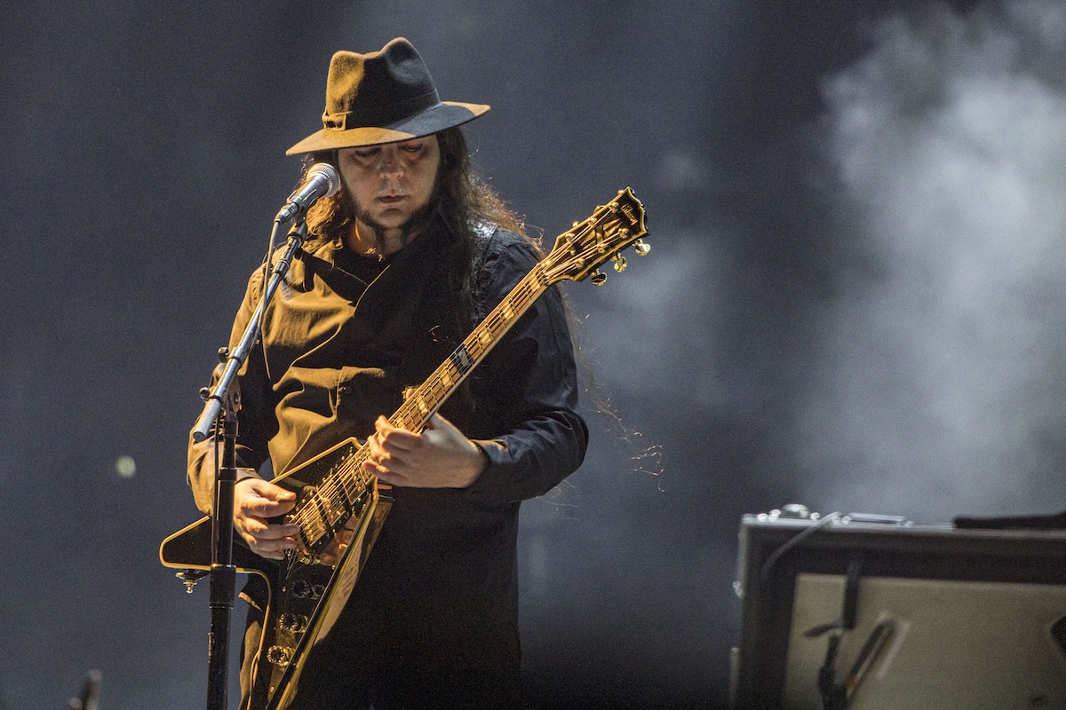 Daron Malakian performs on stage with System of a Down in 2022. (Credit: Daniel Knighton/Getty Images)