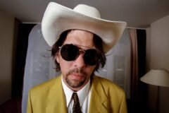 Mark Linkous, lead singer of Sparklehorse in 1998. (Credit: by Paul Bergen/Redferns)