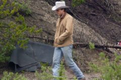 Heath Ledger walks to set during filming of 'Brokeback Mountain' July 7, 2004 in Canmore, Alberta. (Credit: Jeff Vinnick/Getty Images)