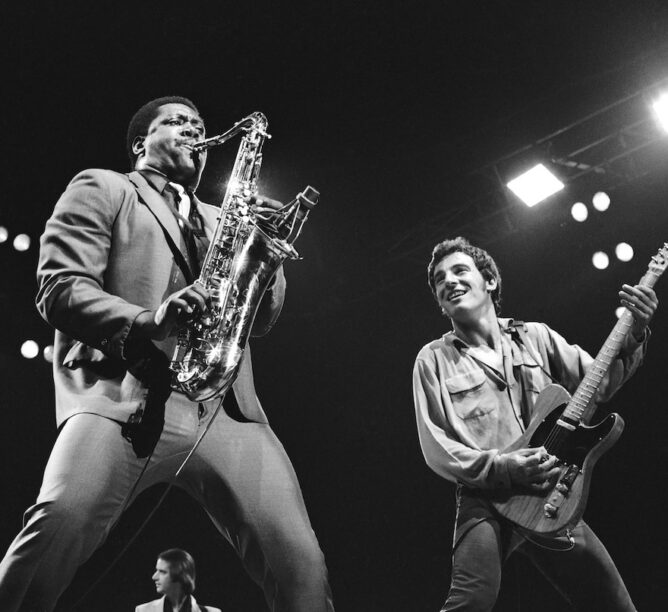 Clarence Clemons and Bruce Springsteen in 1981. (Chris Walter)