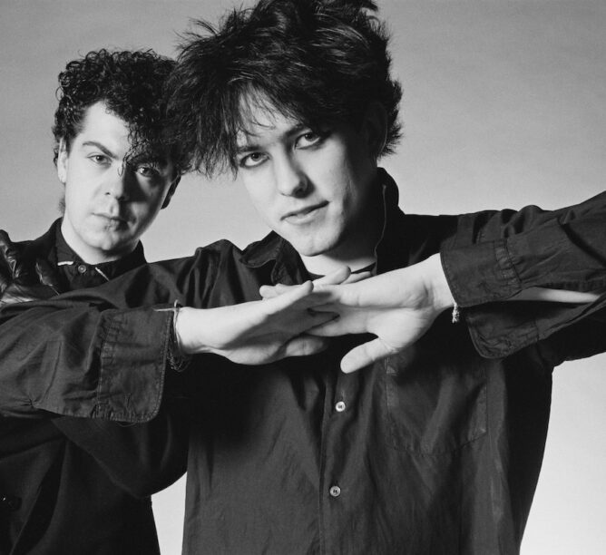 Lol Tolhurst and Robert Smith of the Cure in 1983. (Credit: Fin Costello/Redferns)