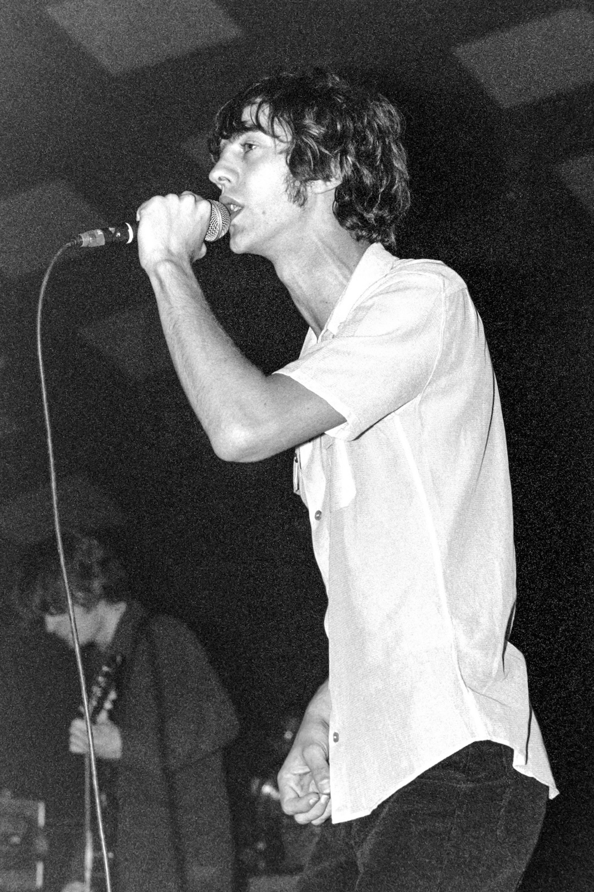 Richard Ashcroft of the Verve performs on stage in Glasgow in 1998. (Credit: Dave Hogan/Hulton Archive/Getty Images)