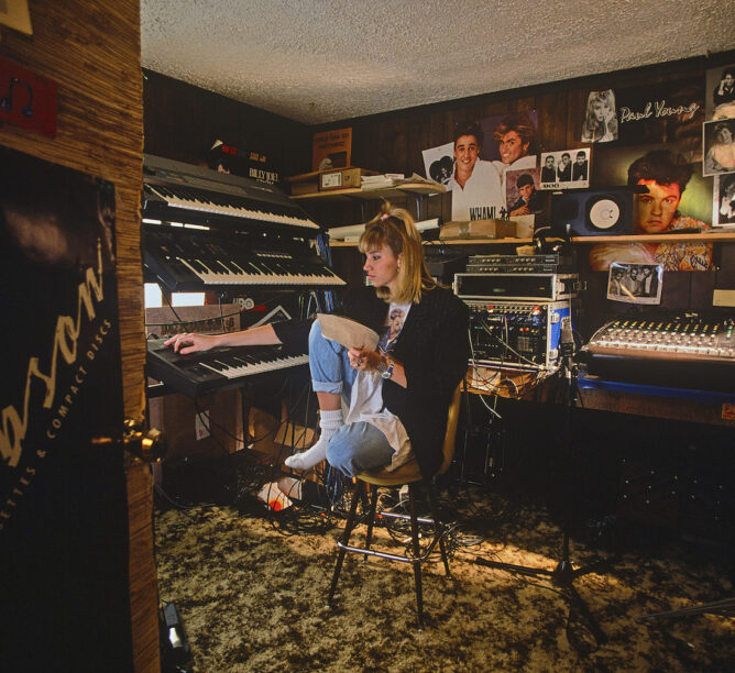 Debbie Gibson making music in 1988. (Credit: Joe McNally/Getty Images)