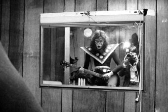 Ace Frehley of Kiss in dressing room at Boston's Orpheum Theater, on May 11, 1975. Photographer Ron Pownall in mirror. (Credit: Ron Pownall/Getty Images)