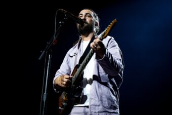 Noah Kahan plays at the MGM Music Hall at Fenway, on November 20, 2025. (Credit: Rachel O’Driscoll)