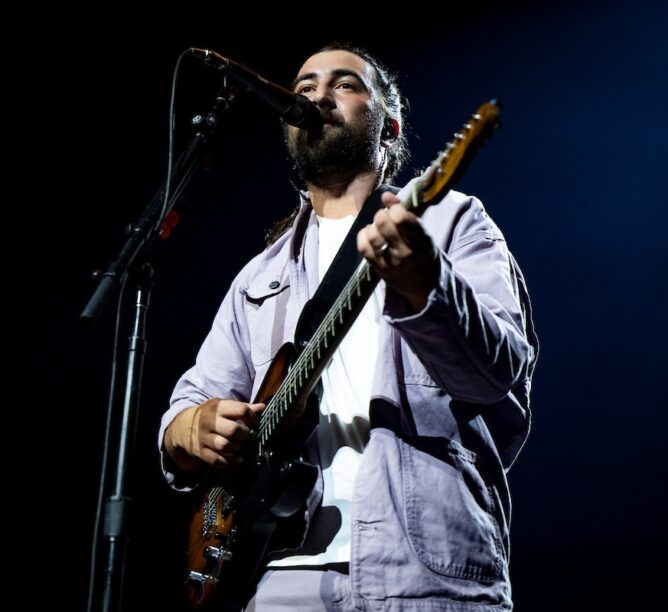 Noah Kahan plays at the MGM Music Hall at Fenway, on November 20, 2025. (Credit: Rachel O’Driscoll)