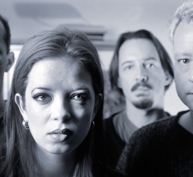 Shirley Manson, Duke Erikson, Steve Marker, and Butch Vig of Garbage in 1995. (Credit: gie Knaeps)