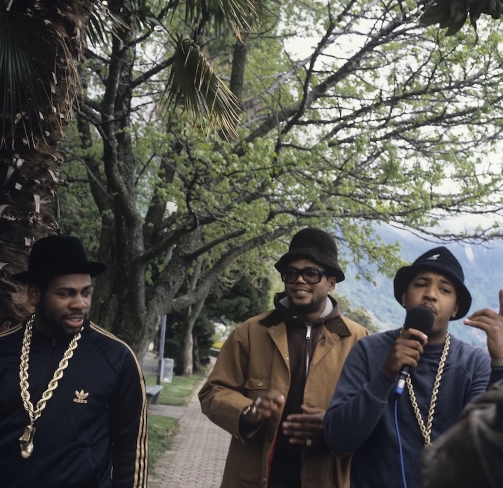 Jason Mizell (Jam Master Jay), Darryl McDaniels (DMC) ,and Joe Simmons (Rev Run) of Run-DMC in 1987. (Credit: David Redfern/Redferns)