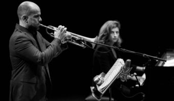 Amir ElSaffar.(Credit: Daniel Wetzel)