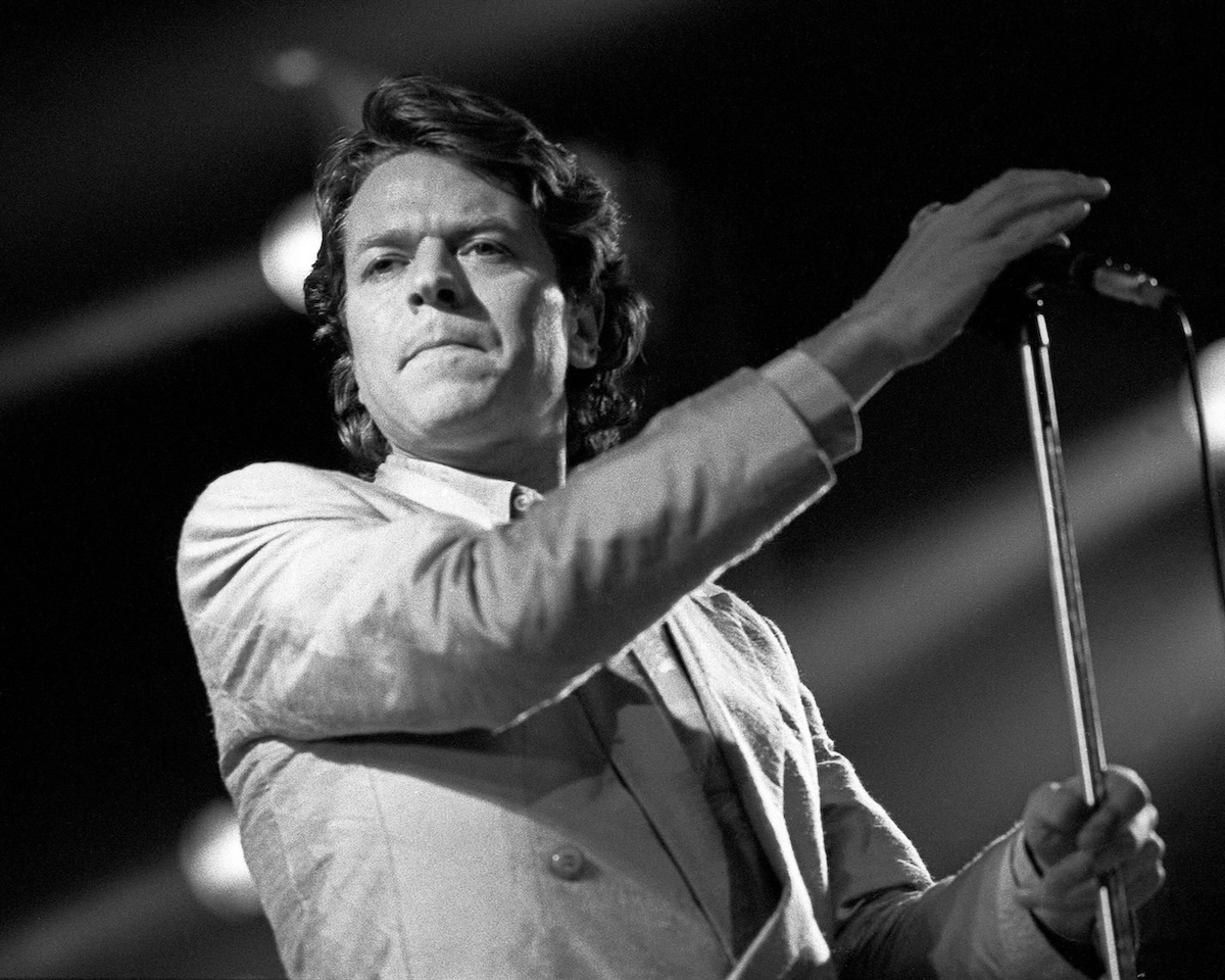 Robert Palmer performs in San Francisco in 1986. (Credit: Clayton Call/Redferns)