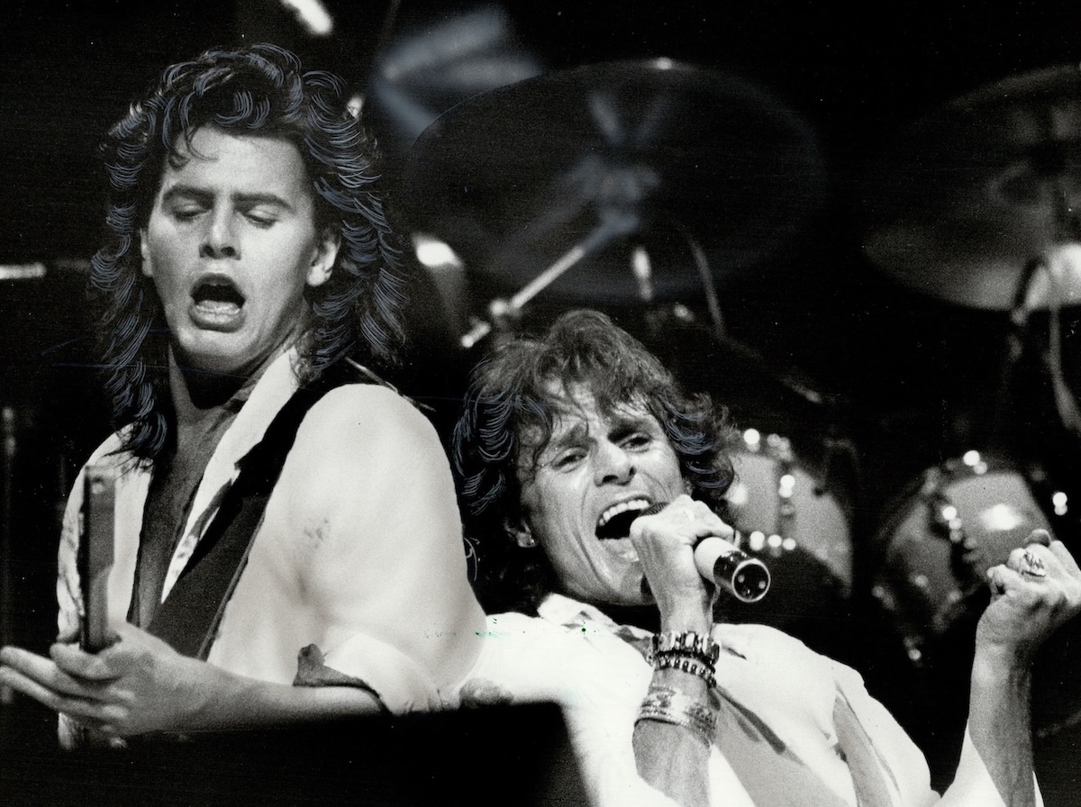 Backed by Duran Duran bassist John Taylor; left, and fill-in Power Station vocalist Michael Des Barres. (Credit: Mike Slaughter/Toronto Star via Getty Images)