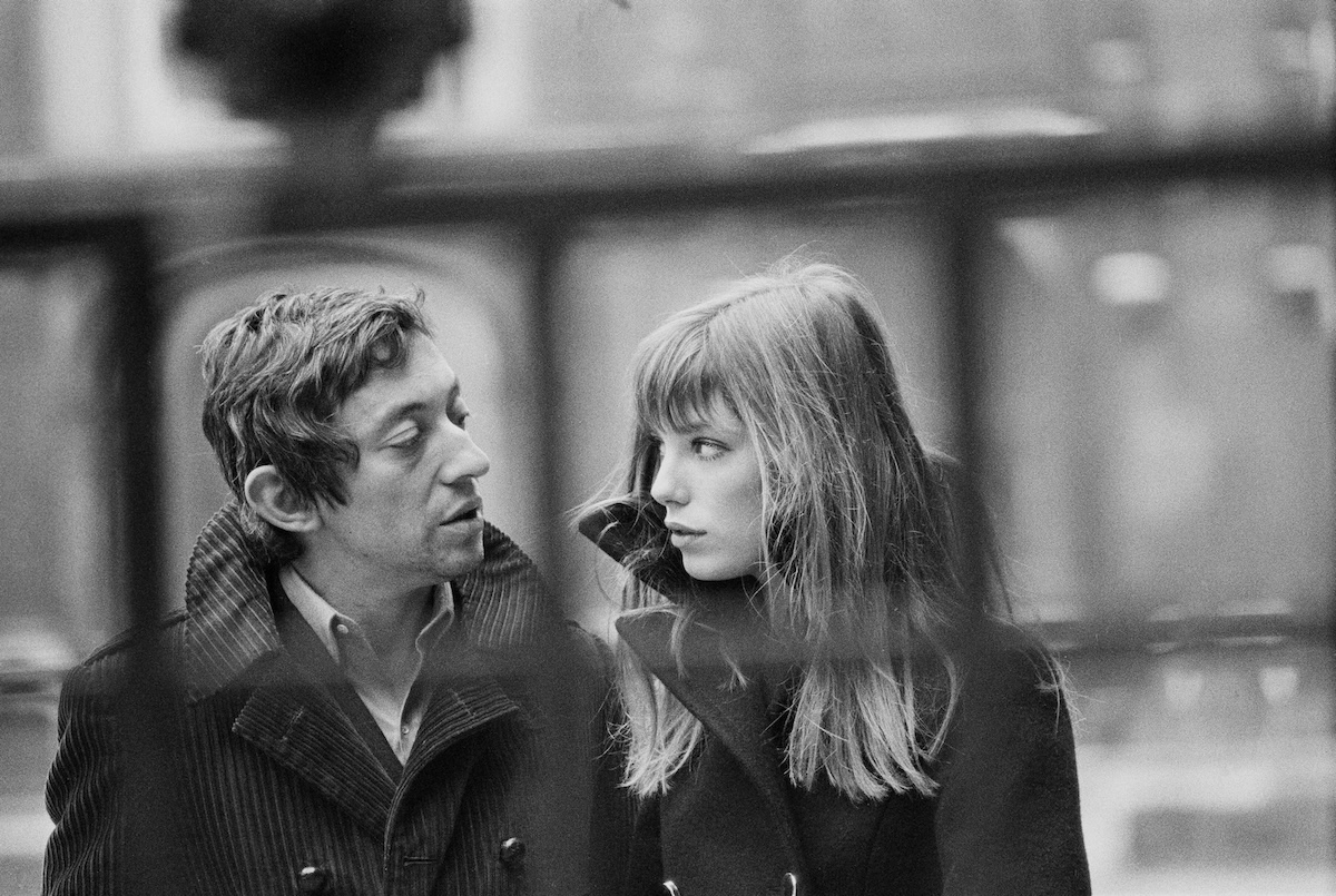 French singer and songwriter Serge Gainsbourg and his partner British singer and actress Jane Birkin in the courtyard of the French National College of Fine Arts in Paris in the late 1960s.(Credit: Jacques Haillot/Apis/Sygma/Sygma via Getty Images)