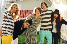 110722-grouplove.png