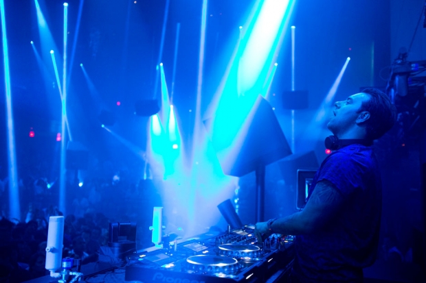 DJ Sebastian Ingrosso entertains the crowd at Light Nightclub in Las Vegas on July 5, 2013 / Photo by Leila Navidi