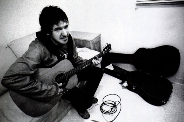 Smith waits to perform at New Jersey's Giants Stadium for the Field Day Music Festival in June 2003 / Photo by Shaune McDowell